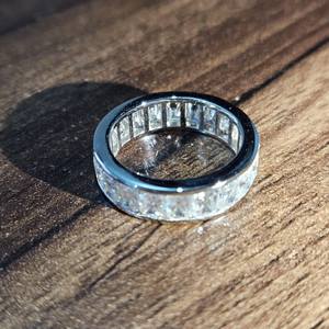 Anillo de eternidad completo con diamantes de moissanita brillantes de corte radiante para unisex, plata fina 925 original, regalo sorpresa para novias - Product Image 3