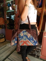 Nouveaux sacs messagers en cuir véritable de designer Banjara faits à la main, sacs fourre-tout brodés bohèmes indiens vintage élégants à franges pour femmes