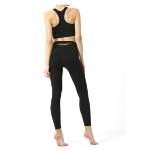 Ensemble de yoga 2 pièces pour femmes, leggings taille haute et brassière de sport sans manches, col en V, noir uni, sans couture, vêtements de sport personnalisables avec logo, vente en gros - Product Image 2