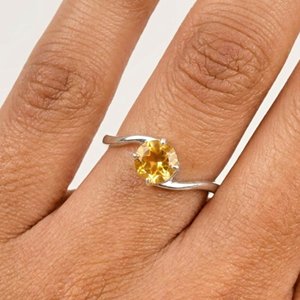 Anillo Solitario de Citrino, Plata de Ley 925, Hecho a Mano, Piedra Amarilla Natural, Joyería con Gema de Noviembre - Product Image 1