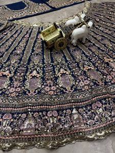 Lehenga Choli de Lujo Azul Marino Bordado con Terciopelo Zari, Traje de Boda Indio, Ghagra Choli Nupcial, Ropa de Fiesta Pakistaní - Product Image 4