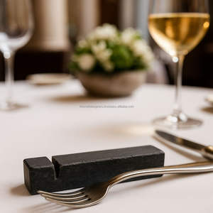 Le repose-couverts en marbre fait à la main offre une durabilité solide et une finition naturelle pour une table et une cuisine élégantes - Product Image 1