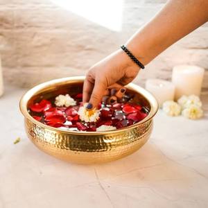 Urli Clásico de Latón Martillado Estilo Art Deco en Dorado para Graduación y Cumpleaños - Product Image 4