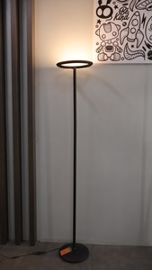 Lámpara de Pie LED de Metal Negra para Interiores con Interruptor de Control, E26, CCT 3000K, Alto Brillo, Fabricada en Vietnam - Product Image 2