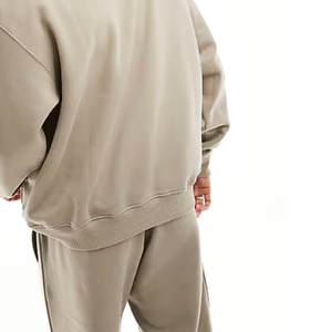 Conjunto Deportivo de Invierno para Hombre con Logotipo Personalizado, Dos Piezas, Sudadera con Capucha y Pantalones Deportivos con Técnica de Pedrería, Estilo Urbano - Product Image 4