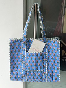 Bolsa de Mano de Algodón Estampada a Mano con Diseño Floral Acolchado, Ecológica, Hecha a Mano, Duradera, de Gran Capacidad, Ligera, para Viaje - Product Image 4