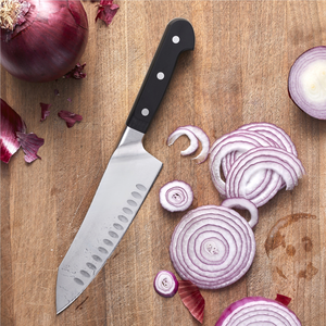 Cuchillos Santoku con Hoja Ovalada Plateada y Diseño de Hoyuelos, Mango Negro Contorneado para Cortar Cebollas, Picar Verduras y Preparación de Alimentos - Product Image 5