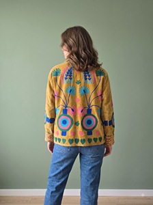 Morvi Fab 2026 # Veste en velours brodée jaune moutarde pour femme, motif floral coloré Suzani, style bohème folklorique, automne - Product Image 6