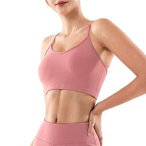 Conjunto de yoga sin costuras para mujer 2027, tela elástica y transpirable, pantalones cortos de cintura alta y sujetador halter con ajuste de soporte y diseño personalizado. - Product Image 4