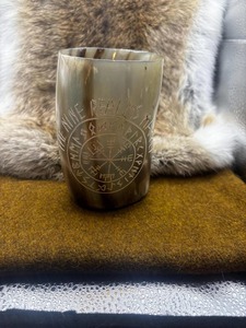 Jarra de Cuerno Vikinga para Beber Cerveza, Jarra de Cuerno Genuina para Beber Whisky y Vodka, Jarra Artesanal con Tallado de León a Precio de Mayoreo - Product Image 4