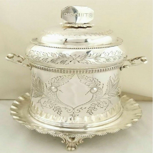 Sopera plateada con relieve floral y plato base a juego disponible a precios de mayorista. - Product Image 3