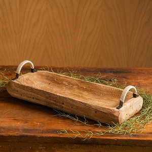 Plateau de rangement et de service rustique avec poignées en corde robustes, aspect artisanal, idéal pour la décoration de table et les réceptions - Product Image 1