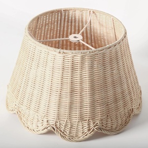 Lampe de table/bureau en rotin naturel minimaliste, forme vague, écologique, légère, artisanat tissé, personnalisable, best-seller - Product Image 4