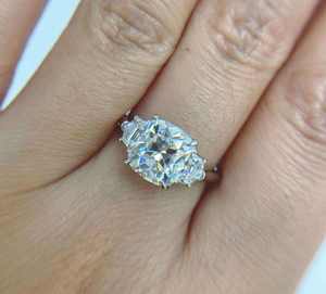 Anillo Unisex con Diamante Cultivado en Laboratorio con Corte Cojín, Chapado en Oro de 9K, Certificado IGI, Joyería de Lujo para Compromiso y Boda - Product Image 1