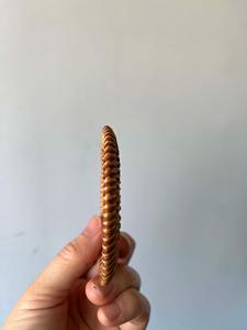 Posavasos minimalista de ratán, tapete de mesa, se puede usar como base pequeña para centros de mesa, velas o plantas pequeñas, hecho a mano en India. - Product Image 3