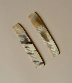 Peine de cuerno de búfalo hecho a mano, cepillo de cuerno natural pulido, peine tallado de forma irregular, cepillo para el cabello de cuerno de búfalo - Product Image 2