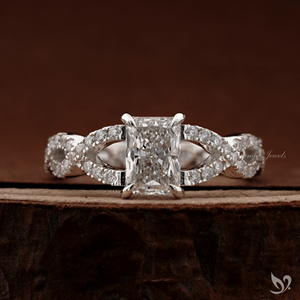 Anillo de Compromiso con Diamante Radiante de 1 Quilate Cultivado en Laboratorio, Certificado IGI, Banda Cruzada con Pavé, Oro Blanco de 10K - Product Image 1