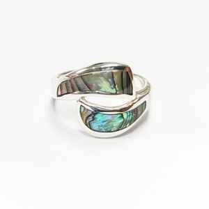 แหวนเปลือกหอยเป๋าฮื้อเงินแท้ แหวนลายคลื่นประดับมุก เครื่องประดับแฟชั่นสวยเก๋ไม่ซ้ำใครสำหรับผู้หญิง - Product Image 1