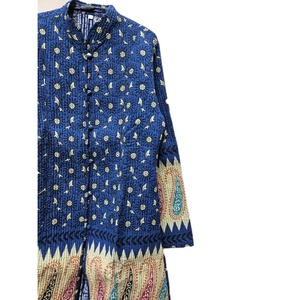 Veste matelassée longue d'hiver vintage pour femmes faite à la main finition Unique Indigo imprimé rayure décoration respirant bouton fermeture - Product Image 3