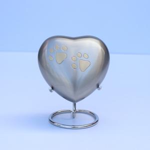 โกศทองเหลืองคุณภาพสูงสำหรับใส่เถ้ากระดูกสัตว์เลี้ยง รูปหัวใจสลักลาย โกศเผาศพสัตว์เลี้ยง รูปหัวใจทองเหลือง/ดีบุก ทำด้วยมือ โกศรูปอุ้งเท้าสัตว์เลี้ยง - Product Image 4