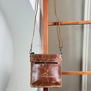 Bolso de hombro de viaje de moda personalizado vintage, bolso de mensajero de moda de cuero genuino para hombre, bolso cruzado pequeño de diseñador para hombre - Product Image 5