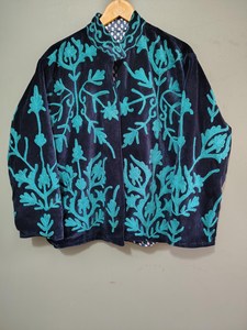 เสื้อแจ็คเก็ตกำมะหยี่ปักมือสุดหรู สีน้ำเงิน ลายดอกไม้แบบแคชเมียร์ เสื้อโค้ทสไตล์โบโฮสำหรับผู้หญิง เสื้อคลุมฤดูหนาวสำหรับผู้หญิง - Product Image 3