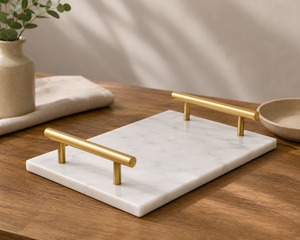Plateau de service en résine de qualité supérieure, plateau décoratif pour servir les aliments avec des poignées dorées pour la maison, la cuisine, le restaurant, l'hôtel et les fêtes - Product Image 1
