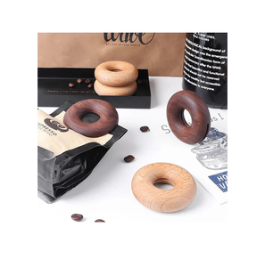 Nouveauté : Pinces à sac en bois faites à la main, artisanat en bois naturel, lot de 6, ustensiles de cuisine, forme beignet, pinces de fermeture - Product Image 3