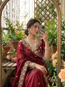 Sari en satin Royal Aura, Sari en satin Golden Bloom, Sari en satin Diamond Drape, Sari en satin brodé Signature - Product Image 2