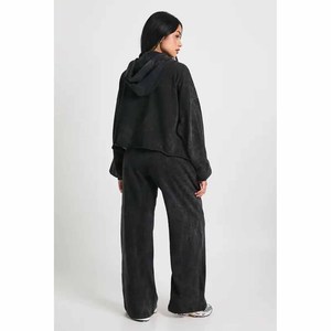 Ensemble 2 pièces sweat à capuche zippé et jogging personnalisé avec logo – Survêtement décontracté vintage streetwear pour femme, noir délavé à l'acide - Product Image 5