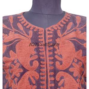 เสื้อกั๊กผ้าฝ้ายพิมพ์ลายดอกไม้สไตล์ซูซานี แขนสั้น ตัดเย็บด้วยมือ สำหรับผู้หญิง ใส่ได้ทุกฤดู มีโลโก้ด้านหน้า - Product Image 2