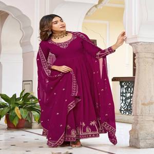 VASTRA COTTAGE Lehenga de Georgette Sintética de Diseño con Gran Vuelo, Choli Bordado y Dupatta con Lentejuelas, Elegante Atuendo de Boda - Product Image 1