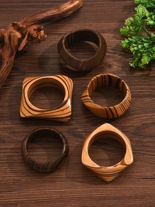 Magnifique porte-serviettes en bois fait main pour une table de dîner luxueuse, finition naturelle, écologique, accent décoratif pour salle à manger - Product Image 2