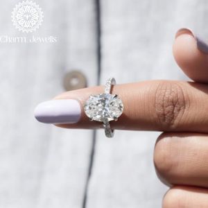 แหวนหมั้นทรงรีประดับมอยส์ซาไนต์ Charm_Jewells เงินแท้ 925 แบบหนามเตย สไตล์คลาสสิกสำหรับผู้หญิง - Product Image 4