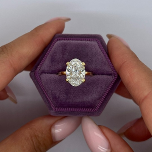 Anillo de compromiso solitario con diamante de laboratorio de 2 quilates, corte cojín alargado, engaste de bisel y tallo dividido - Product Image 1