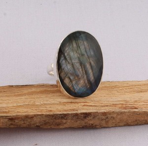 Anillo Clásico de Plata de Ley 925 al por Mayor con Labradorita Natural, Gema Ovalada Grande Facetada, Engaste de Bisel, Hecho a Mano, para Fiesta, Pieza Destacada - Product Image 5