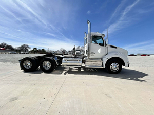 Camion d'occasion 2025 Kenworth - T880 12.9L 6 cylindres 3 essieux Puissance 455 ch Carburant Diesel PACCAR MX-13 CLASSE 8 (ATM) Conduite à gauche - Product Image 2