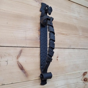 Poignée de portail en fer forgé résistant à la rouille, motif tête de bélier surélevée, style traditionnel, finition grain de bois, installation facile pour clôture - Product Image 2