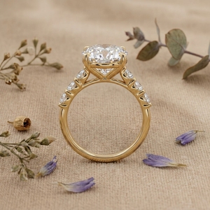 Bague de fiançailles et de mariage en diamant de laboratoire taille ovale, certifiée IGI, en or jaune, avec bande pavée, solitaire, bijoux de luxe pour femme - Product Image 2