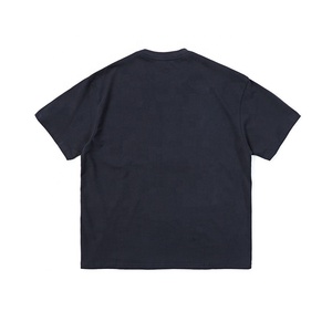 เสื้อยืดแขนสั้นสีดำสำหรับผู้ชาย คอกลม ทรงปกติ ผ้าคอตตอนเจอร์ซีย์ พิมพ์ลายตัวอักษร สไตล์ลำลอง โลโก้ด้านหน้า - Product Image 2