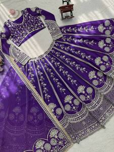 Lehenga indien pour réception de fête en gorgette violette avec choli brodé - Product Image 6