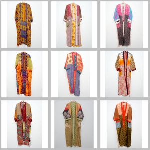 Sari Kimono de Seda Suave Vintage Indio Surtido para Mujer, Hecho a Mano con Estampado Floral, Cuello en V, Cintura Elástica, Manga Tres Cuartos, Liso para Otoño - Product Image 1