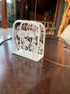 Porte-serviettes en métal blanc, idéal pour les tables de restaurant, les tables à manger, les comptoirs de cuisine et la décoration de la maison, en provenance d'Inde. - Product Image 4