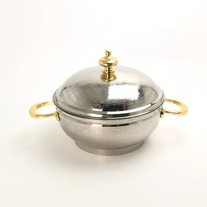 Cazuelas clásicas con acabado plateado y asa dorada, duraderas y perfectas para servir en el hogar y en eventos, procedentes de la India. - Product Image 3