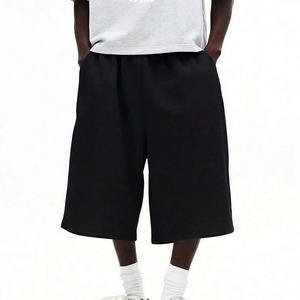 Shorts en polaire pour hommes, fabriqués au Pakistan, de qualité supérieure, avec logo personnalisé. - Product Image 1