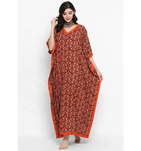 ชุดเดรสผ้าฝ้ายคอวียาวถึงพื้นพิมพ์ลายดอกไม้ธรรมชาติบล็อกด้วยมือสีแดงเข้มสีส้ม - Product Image 1