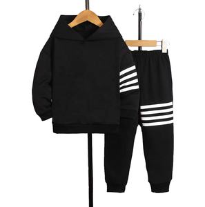 Ensemble d'hiver personnalisé pour hommes Veste à capuche en polyester et coton de qualité réfléchissante Pantalon de survêtement Options de taille disponibles Conception imprimée - Product Image 1