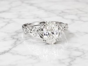 Anillo de Moissanita Brillante de 2 Quilates con Corte Ovalado y Diseño Floral, Plata 925 Original para Bodas, Aniversarios, Fiestas y Promesas - Product Image 5
