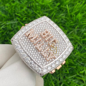 Anillo de Hombre Estilo Hiphop, Chapado en Platino, Plata 925, Letra Inicial Personalizada, con Incrustaciones de Moissanita Color D VVS de 25.62 Quilates, Engaste Pavé - Product Image 1