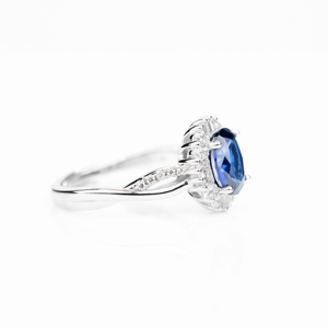 Élégante bague de fiançailles ovale en or massif 18 carats avec saphir bleu, sertie pavé, bijou raffiné classique, cadeau d'anniversaire pour elle - Product Image 3